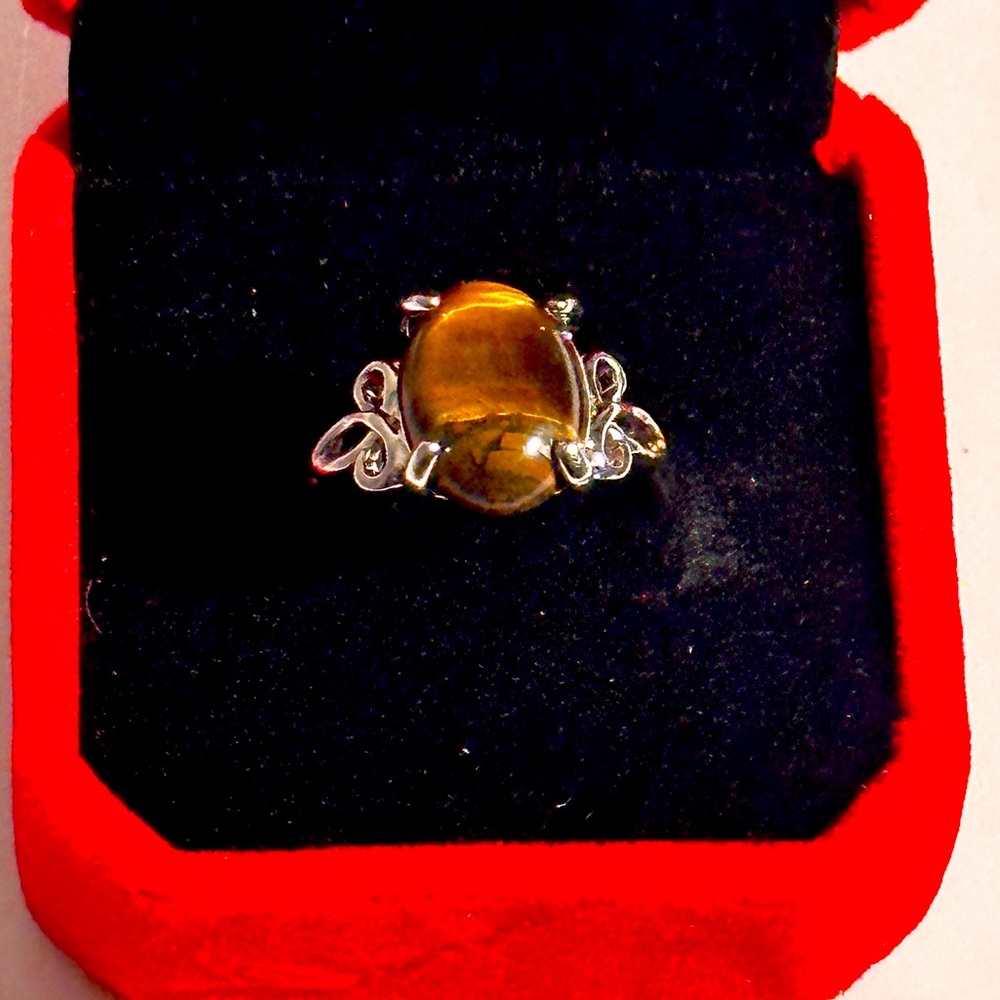 Vintage beautiful tigers eye ring